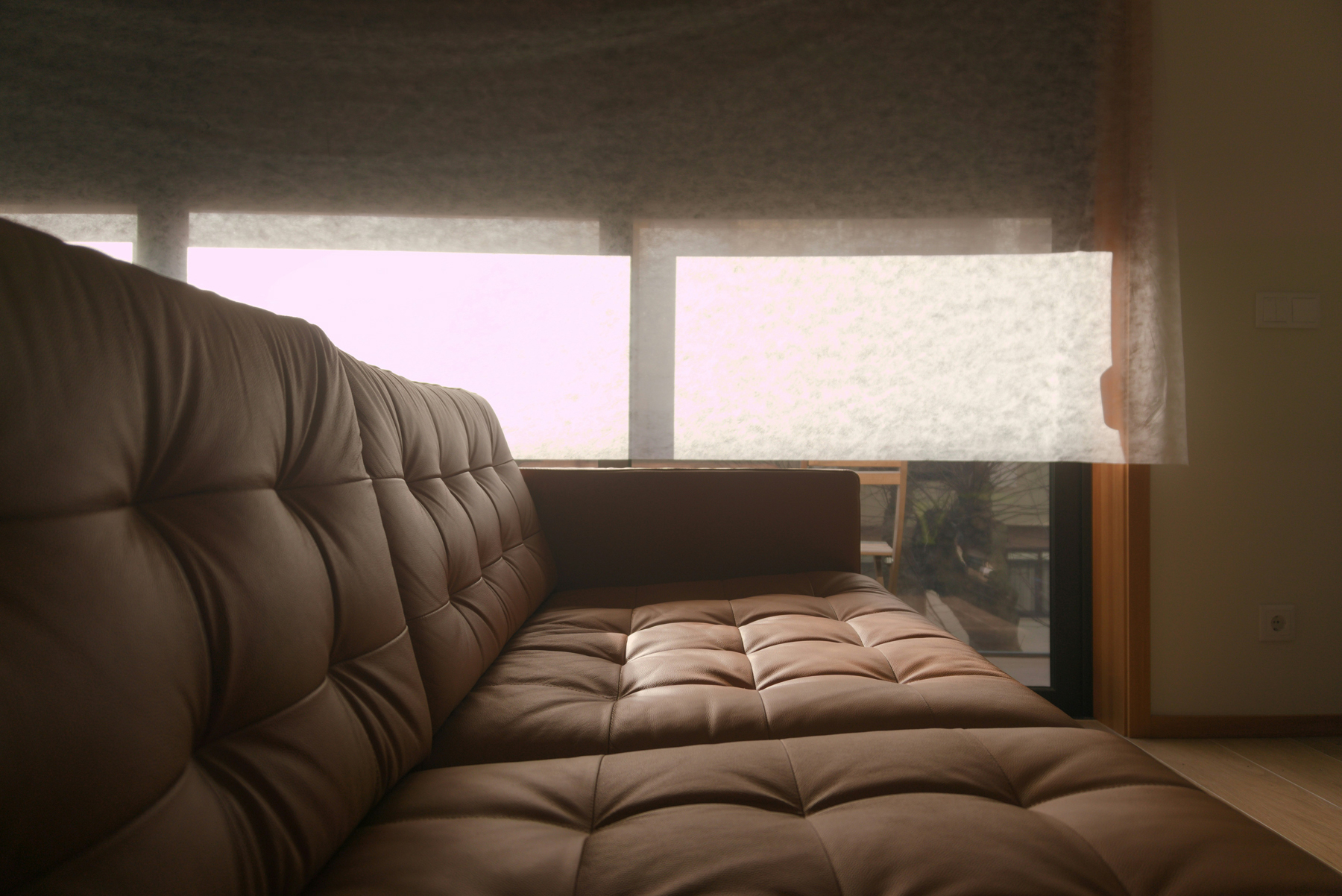 Beschädigtes Leder auf einem Sofa