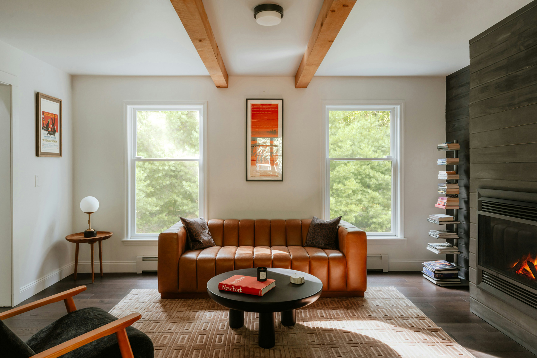 Gepflegtes Ledersofa in modernem Wohnzimmer
